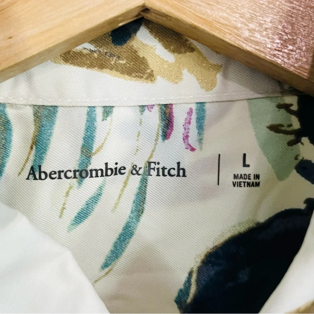 A&F Multicolor Floral Stretch Button Up Shirt L